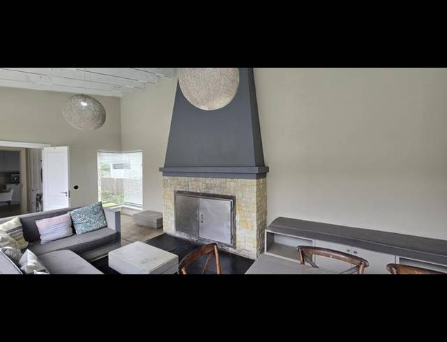 6 BEDROOM HOUSE FOR SALE IN MYOLI BEACH